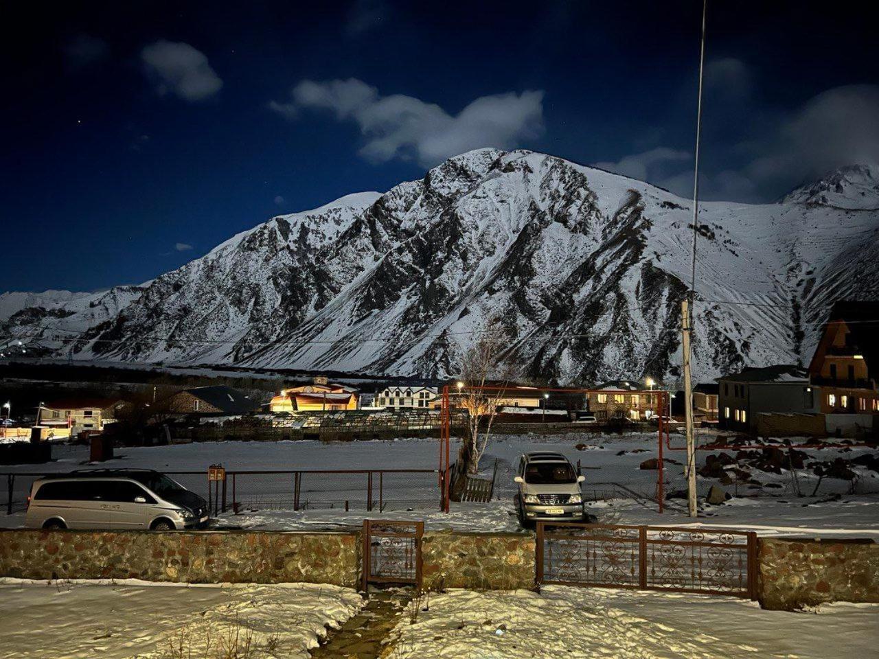 Hotel Diamond Kazbegi Stepantsminda Exterior foto
